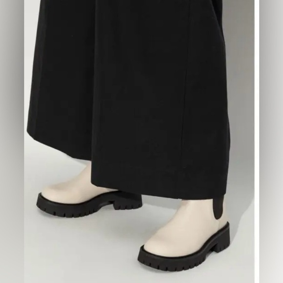 MICHAEL MICHAEL KORS
ASHER LEATHER ANKLE BOOT Cream/ Sz 9 - Picture 11 of 11